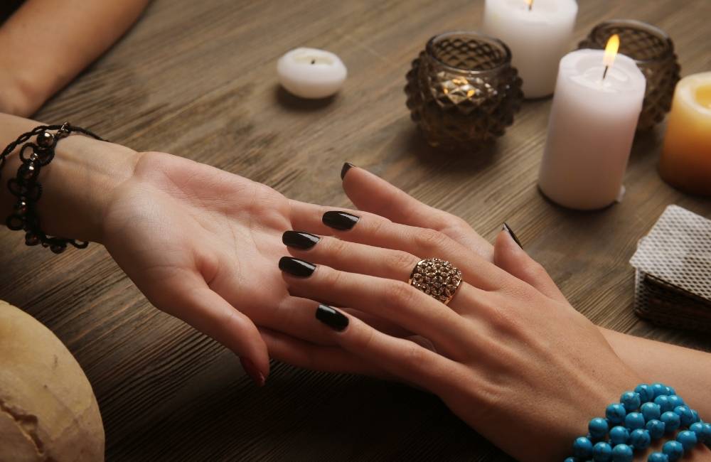 How to Tell If a Psychic Is Legitimate or Not