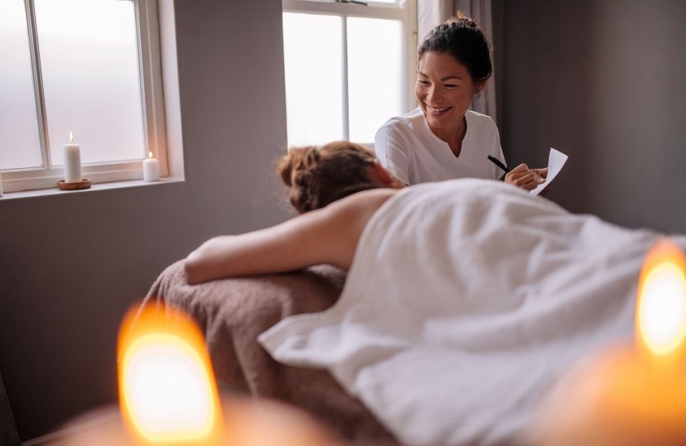 How Much To Tip a Massage Therapist